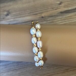 Elegant Gold and Pearl Bracelet